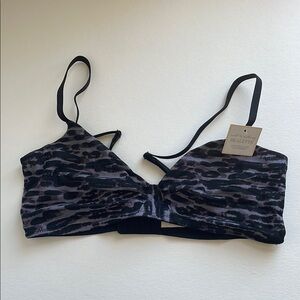 On Gossamer Black and Gray Seamless Bra with Adjustable Straps